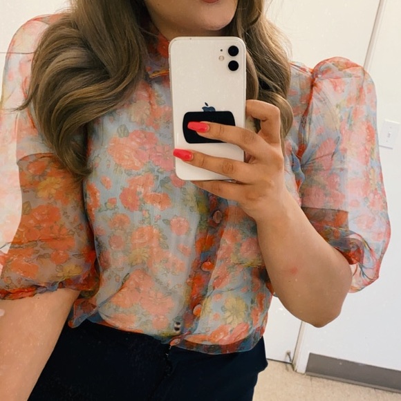 Cute top - Picture 2 of 4